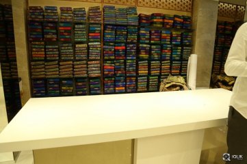 Raashi Khanna Launches Kasam Pullaiah Cloth Merchant in Warangal